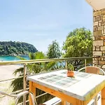 Potam\'Sea Bliss 5 - Beach Front, Sun Beds & Parking